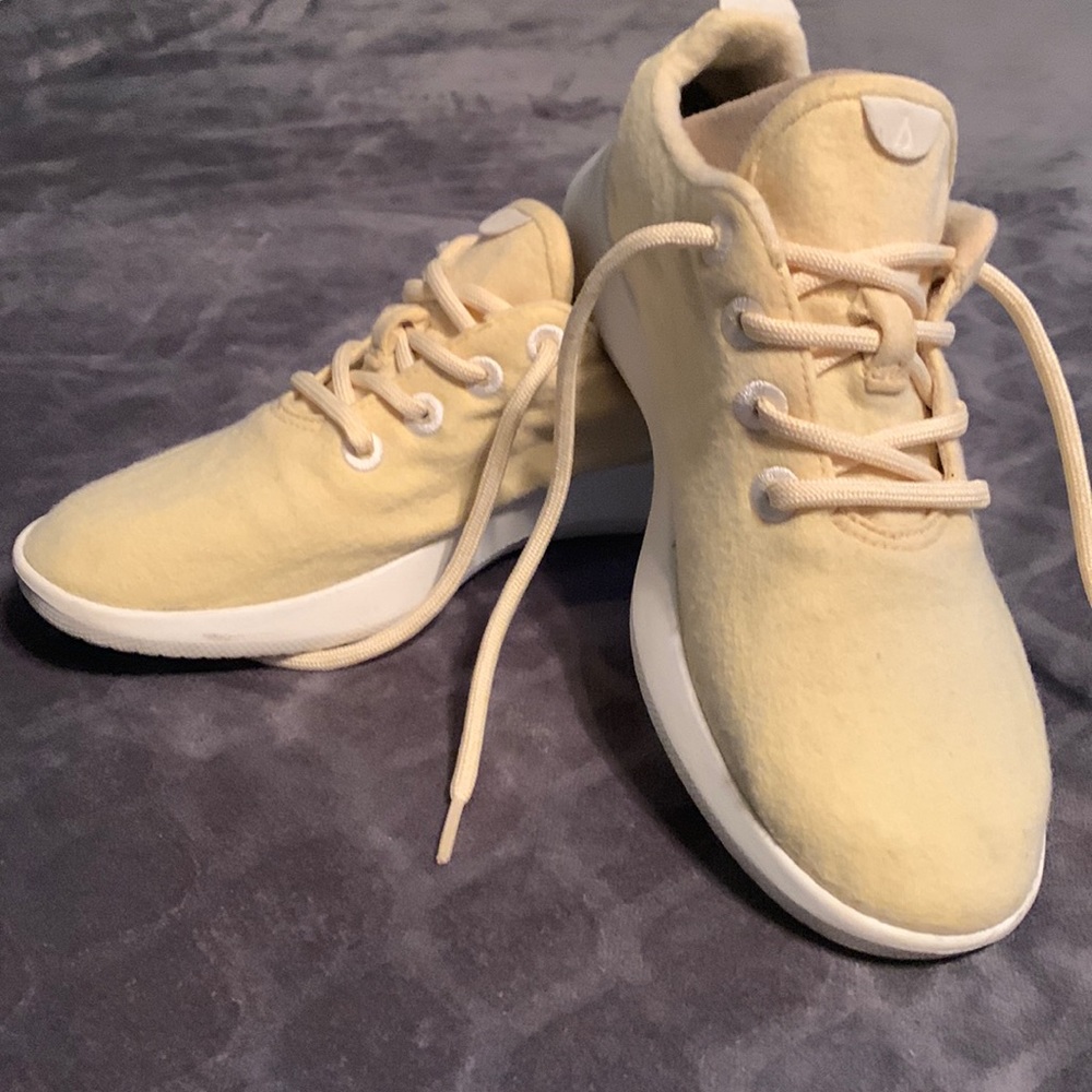 Rare lemon Allbirds W9